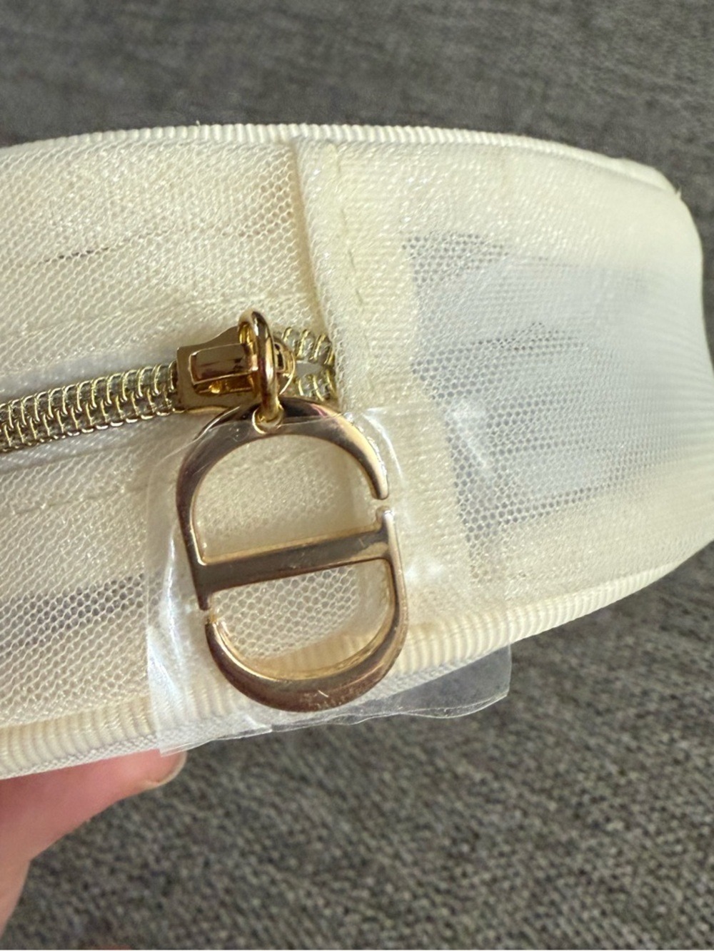 Dior Beauty Mother’s Day Embroidered Butterflies Round Pouch Makeup Bag New - Picture 14 of 17